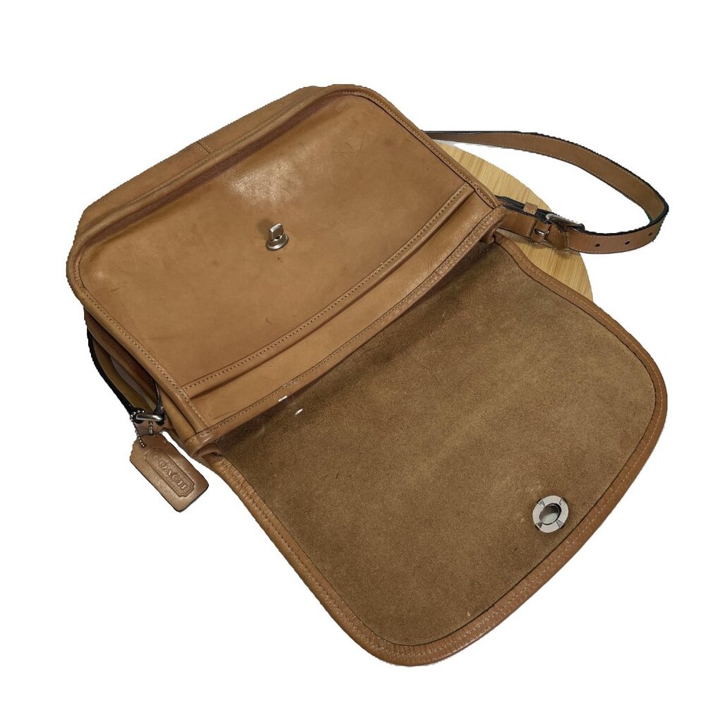 Vintage Coach 9790 City Bag Tan Leather Purse Shoulder Crossbody Brass Kiss Lock - Picture 8 of 13